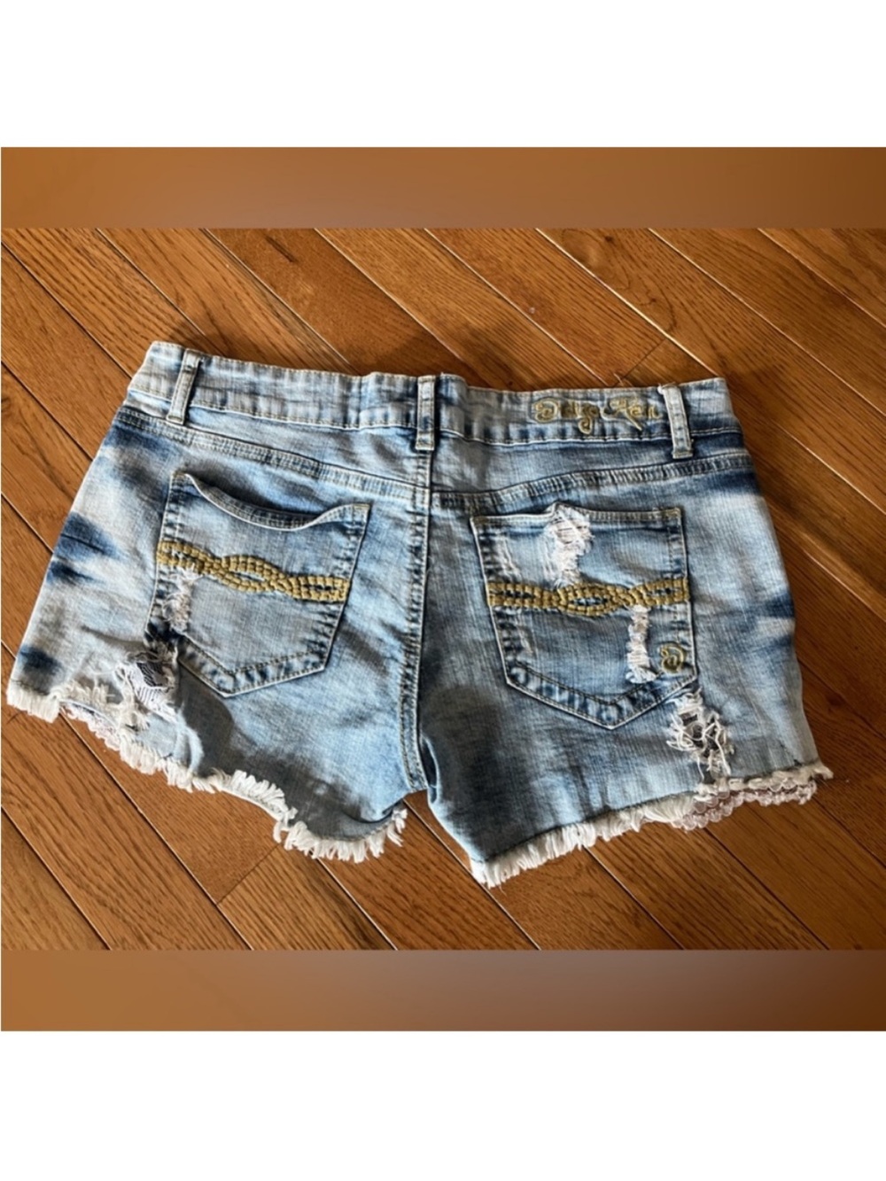 Juniors  indigo rein forever size 9 denim jeans fit like a medium. Low rise .